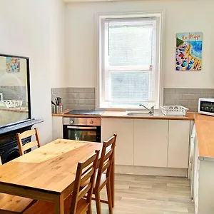Apartment Entire Floor 2 Bedrooms On Westcliff, Bournemouth